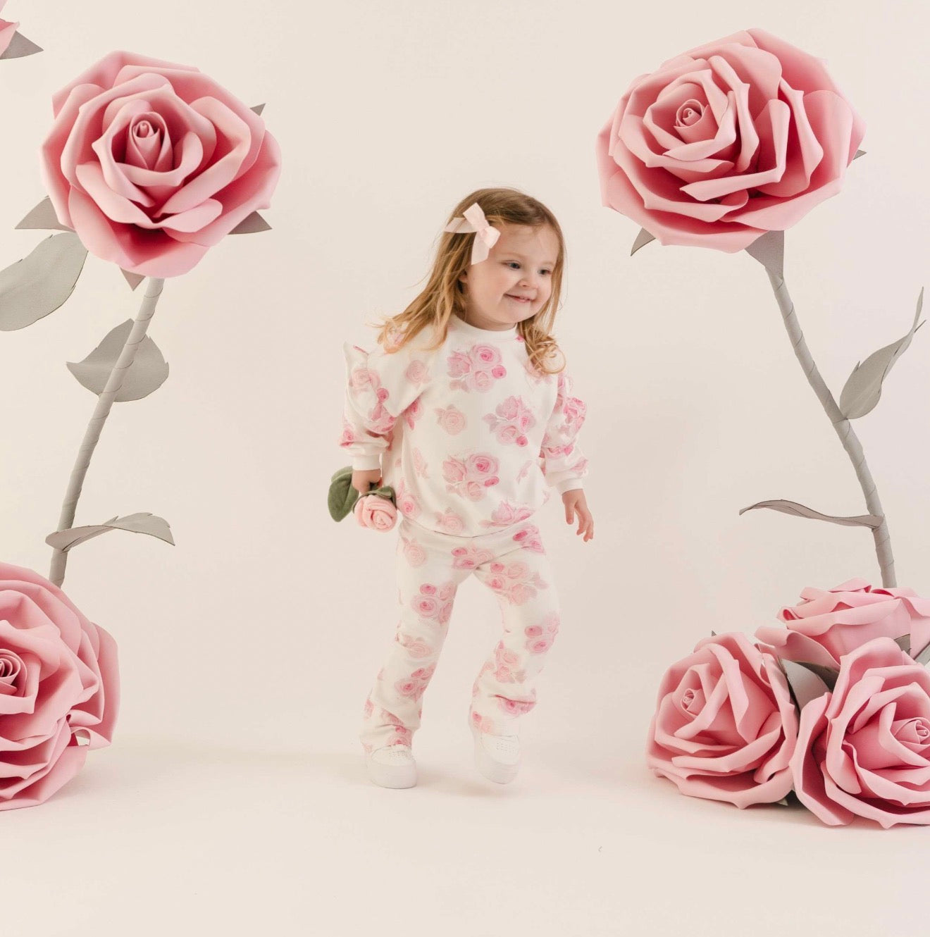 Set Dakota Little a
